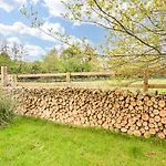 Lovely Home In St Pierre En Auge