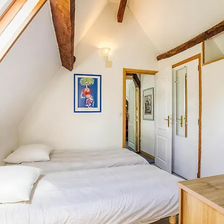 6 Bedroom Gorgeous In St Pierre En Auge Holiday home Vieux-Pont