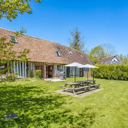 6 Bedroom Gorgeous In St Pierre En Auge