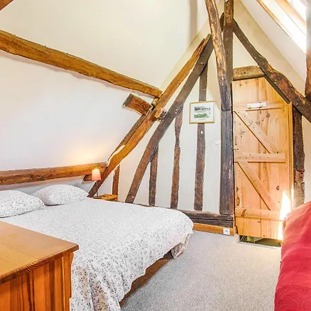 6 Bedroom Gorgeous In St Pierre En Auge Holiday home