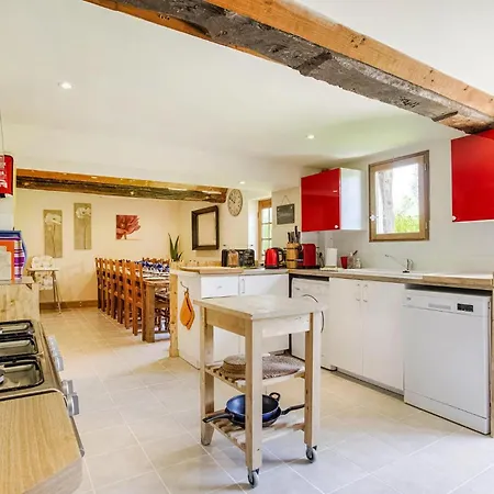 6 Bedroom Gorgeous In St Pierre En Auge Holiday home